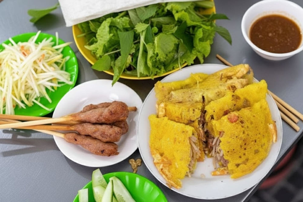 Món bánh xèo được bán trong chợ